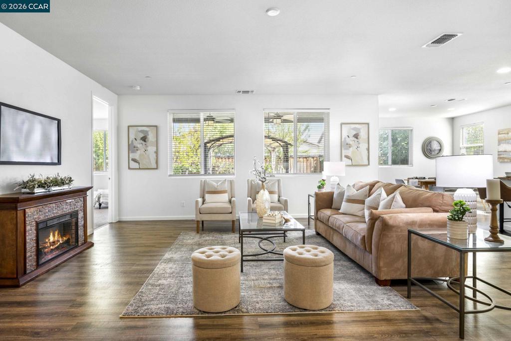 951 951 Dainty Ave, Brentwood (CC), CA 94513-1205