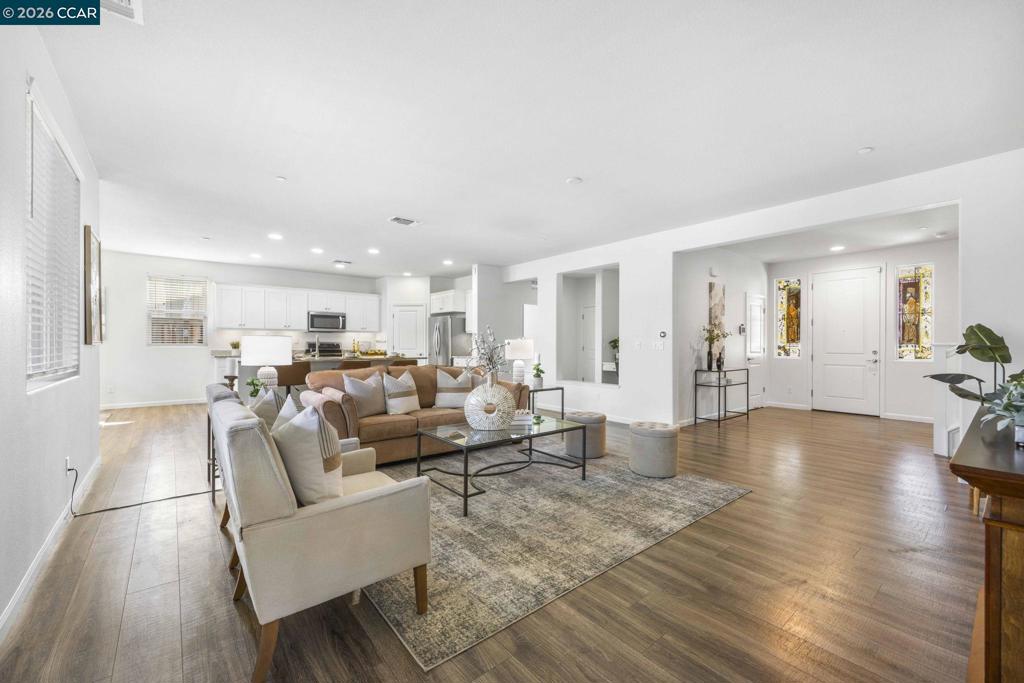 951 951 Dainty Ave, Brentwood (CC), CA 94513-1205