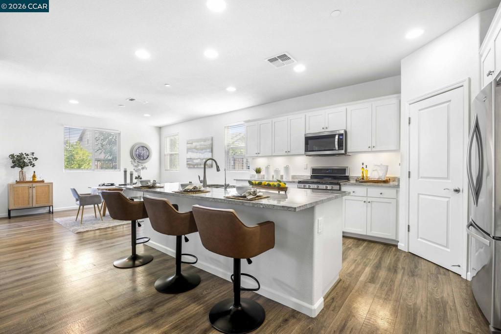 951 951 Dainty Ave, Brentwood (CC), CA 94513-1205