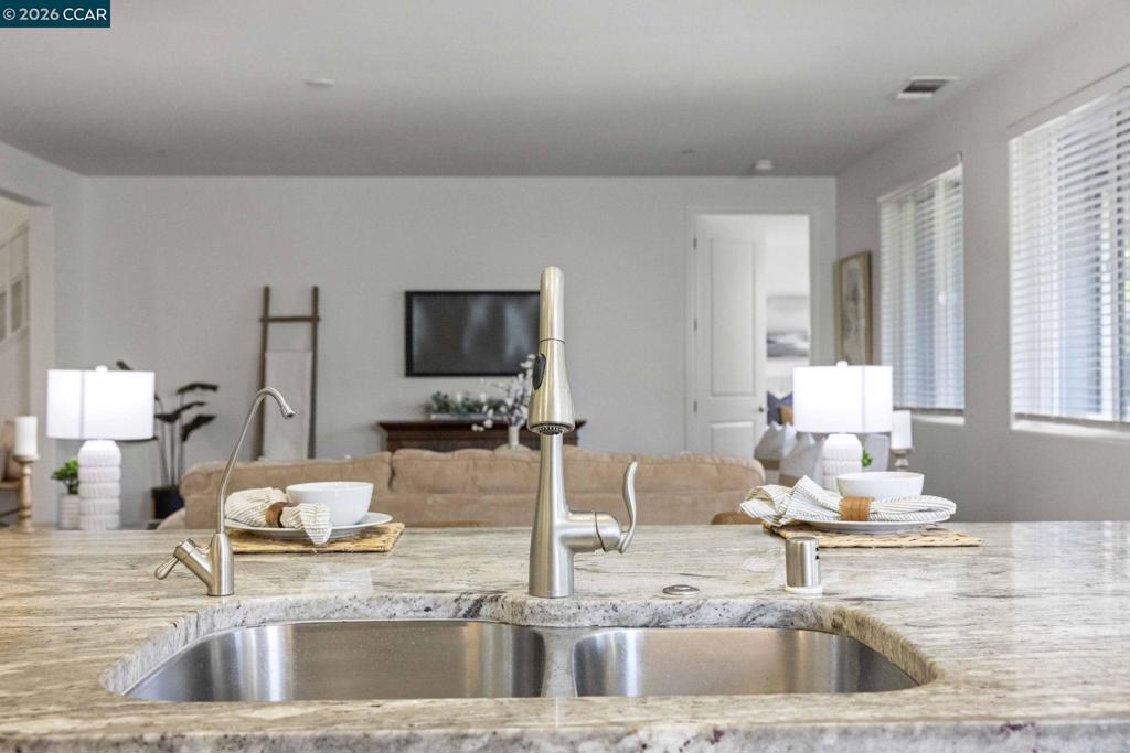 951 951 Dainty Ave, Brentwood (CC), CA 94513-1205