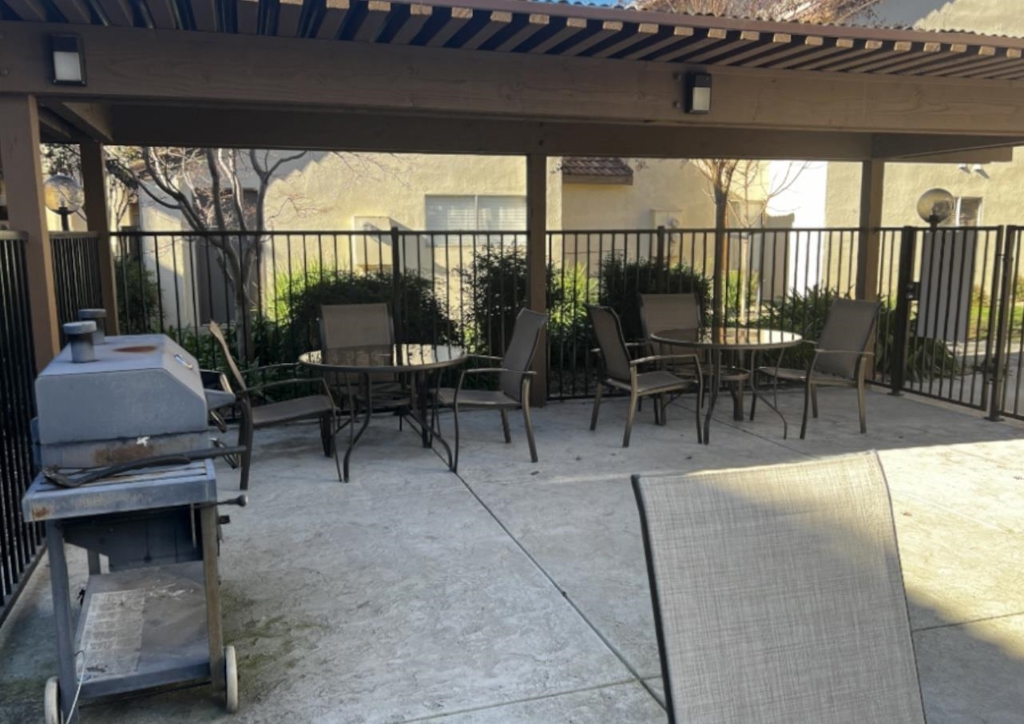 3701 Colonial Dr #36, Modesto, CA 95356