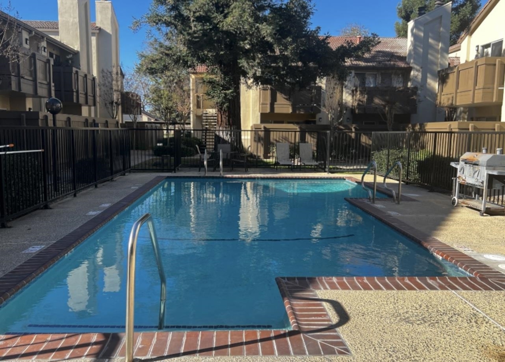 3701 Colonial Dr #36, Modesto, CA 95356