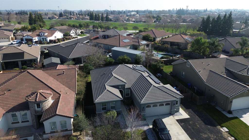 1110 1110 Clearwater Creek Blvd, Manteca, CA 95336