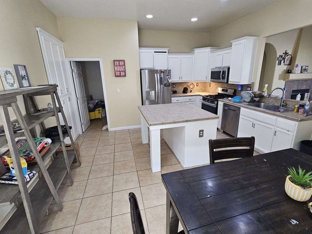 537 Bonanza Dr, Newman, CA 95360