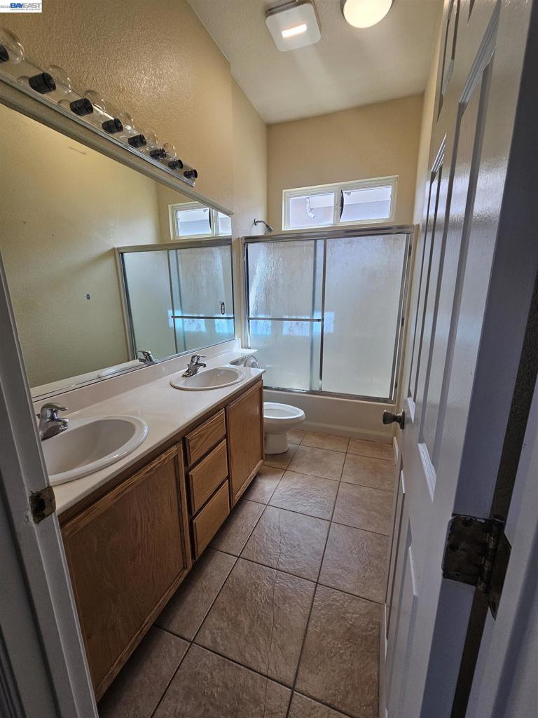 537 Bonanza Dr, Newman, CA 95360
