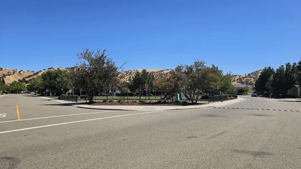 9489 9489 California Oak Cir, Patterson, CA 95363