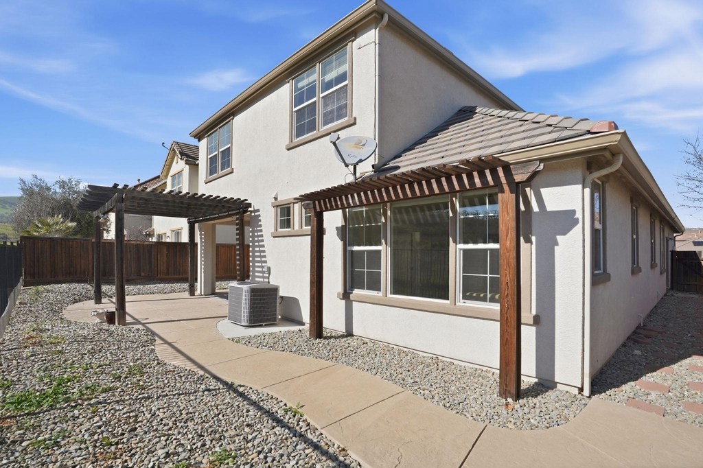 9489 9489 California Oak Cir, Patterson, CA 95363