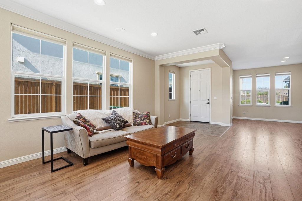 9489 9489 California Oak Cir, Patterson, CA 95363