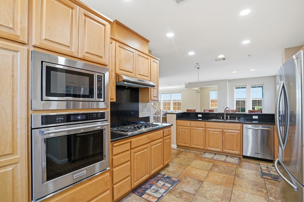 9489 9489 California Oak Cir, Patterson, CA 95363