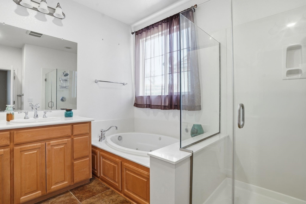 9489 9489 California Oak Cir, Patterson, CA 95363