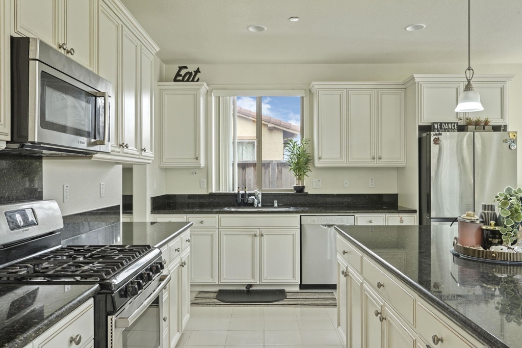 1140 1140 Duomo Way, Manteca, CA 95337