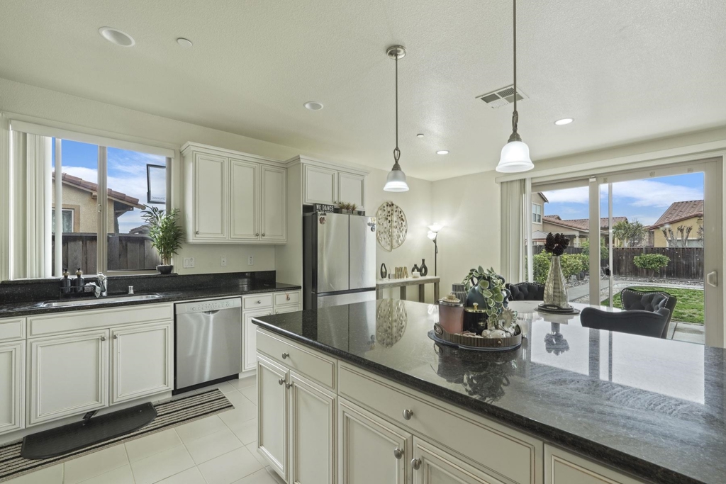 1140 1140 Duomo Way, Manteca, CA 95337