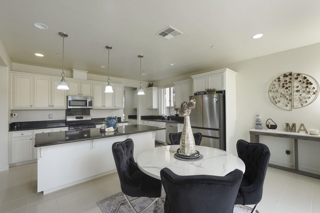 1140 1140 Duomo Way, Manteca, CA 95337