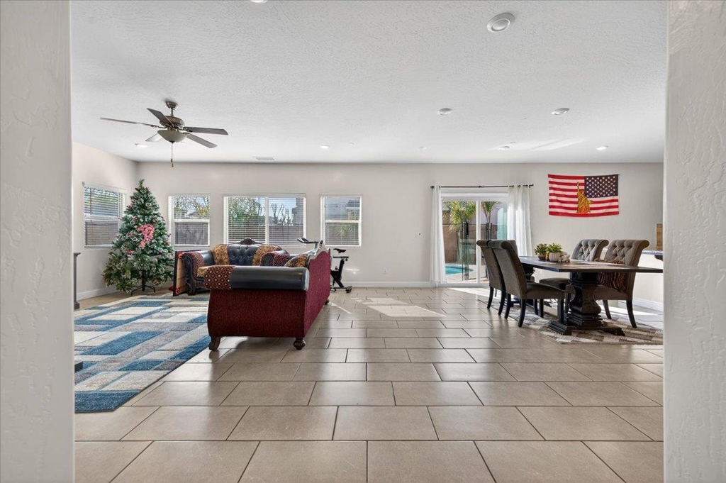 5986 5986 E Pitt Ave, Fresno, CA 93727