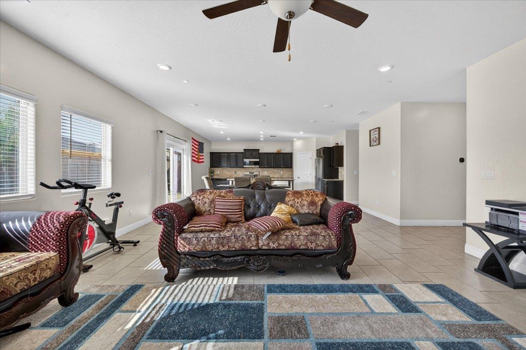 5986 5986 E Pitt Ave, Fresno, CA 93727