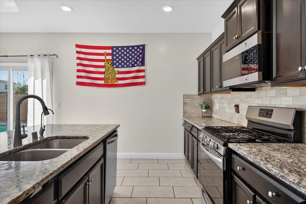 5986 5986 E Pitt Ave, Fresno, CA 93727