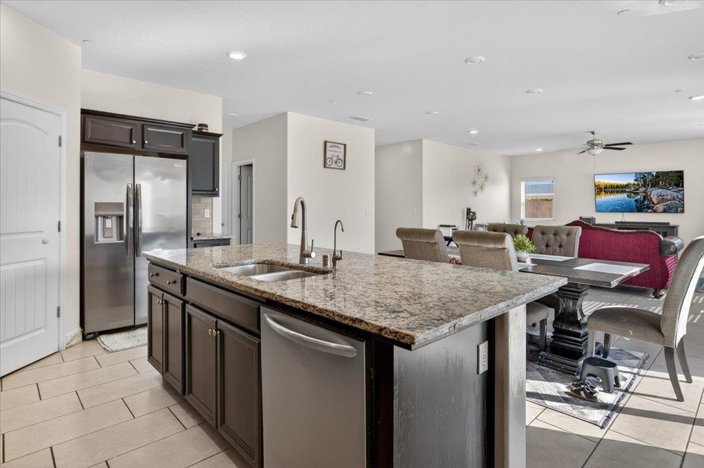 5986 5986 E Pitt Ave, Fresno, CA 93727