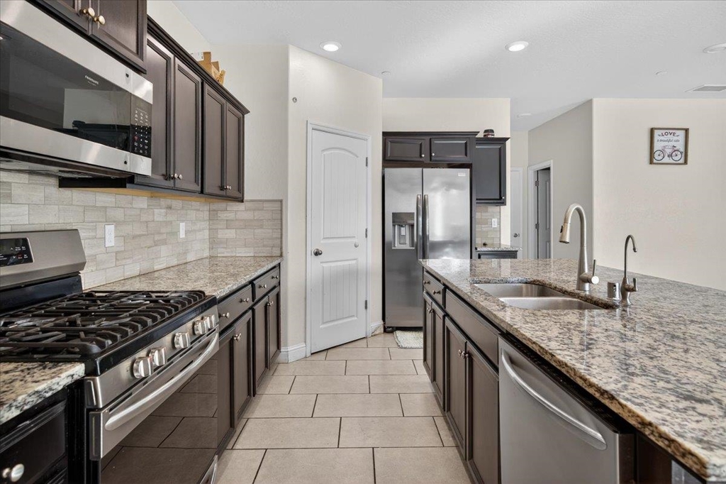 5986 5986 E Pitt Ave, Fresno, CA 93727