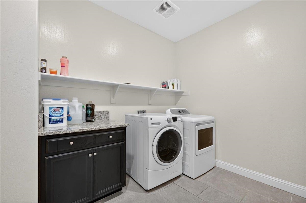 5986 5986 E Pitt Ave, Fresno, CA 93727