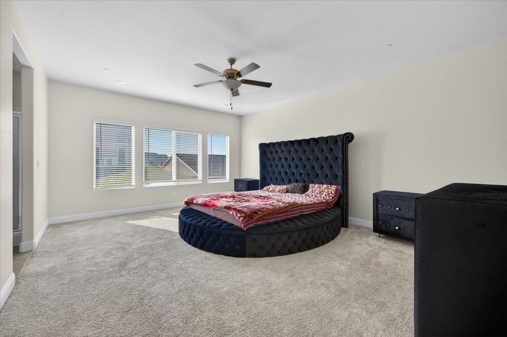 5986 5986 E Pitt Ave, Fresno, CA 93727