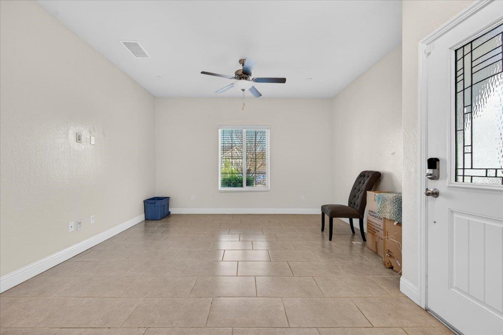 5986 5986 E Pitt Ave, Fresno, CA 93727