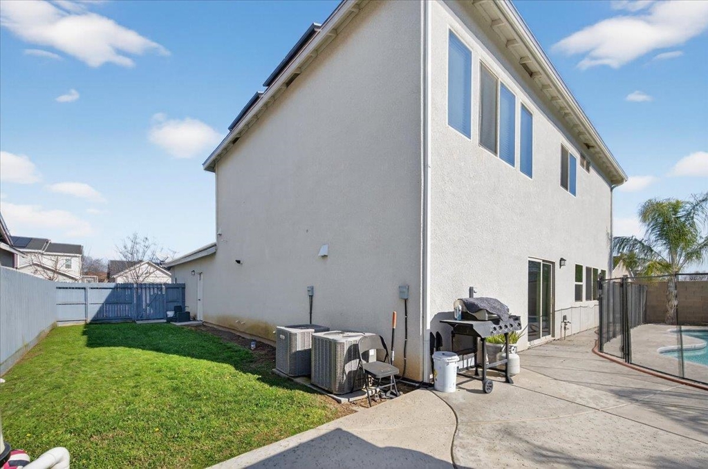 5986 5986 E Pitt Ave, Fresno, CA 93727