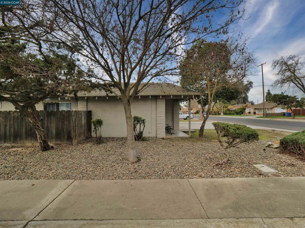 2500 Haddon Avenue, Modesto, CA 95354-3127