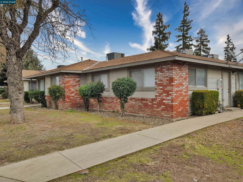 220 Kingston Lane, Modesto, CA 95354-3110