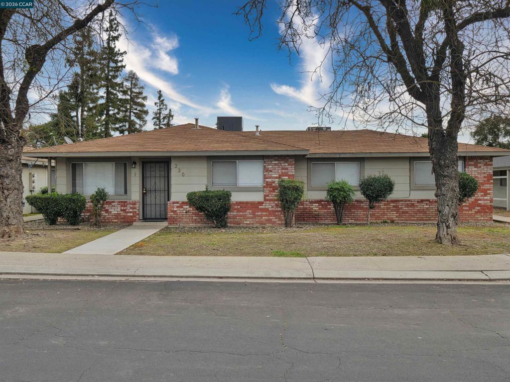 220 Kingston Lane, Modesto, CA 95354-3110