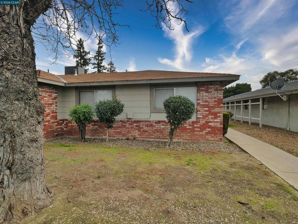 220 Kingston Lane, Modesto, CA 95354-3110