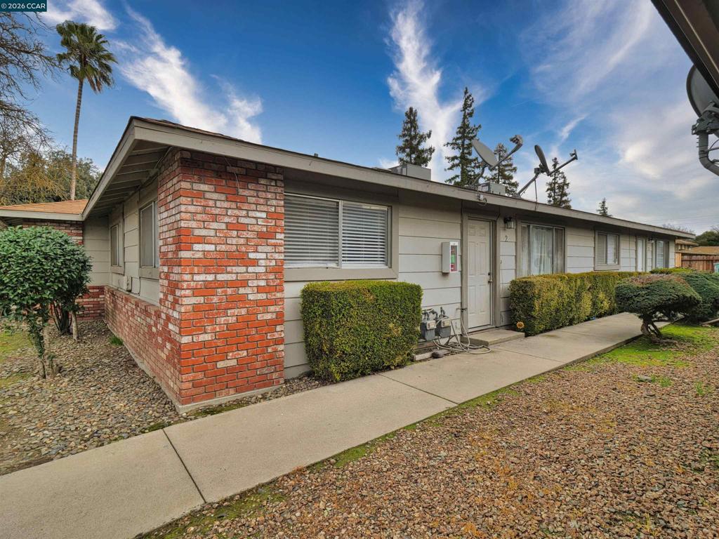 220 Kingston Lane, Modesto, CA 95354-3110