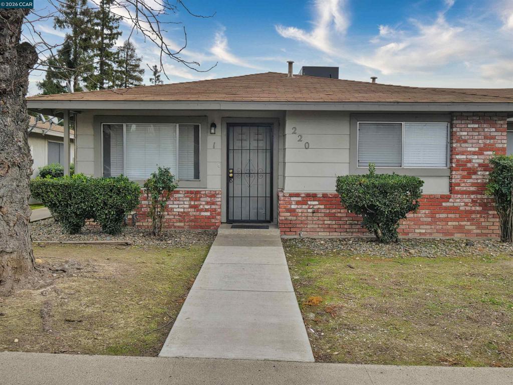 220 Kingston Lane, Modesto, CA 95354-3110