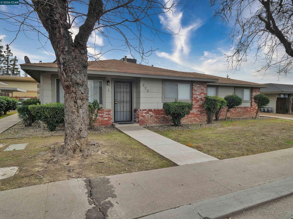 220 Kingston Lane, Modesto, CA 95354-3110