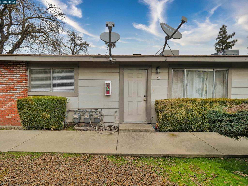 220 Kingston Lane, Modesto, CA 95354-3110