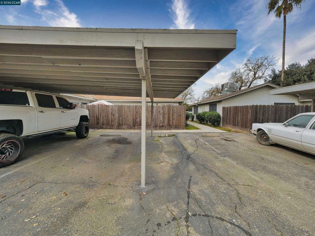 220 Kingston Lane, Modesto, CA 95354-3110