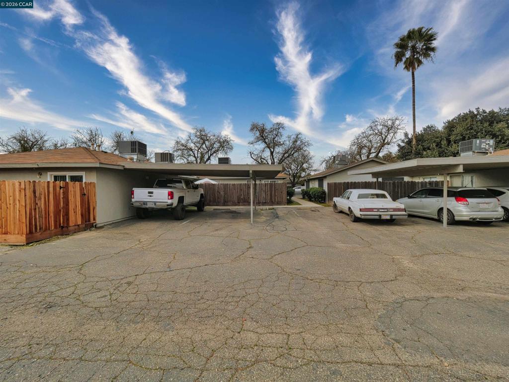 220 Kingston Lane, Modesto, CA 95354-3110