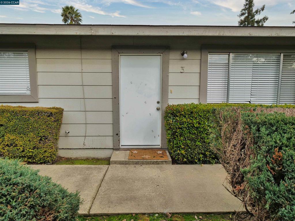 220 Kingston Lane, Modesto, CA 95354-3110