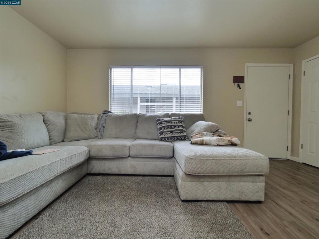 220 Kingston Lane, Modesto, CA 95354-3110