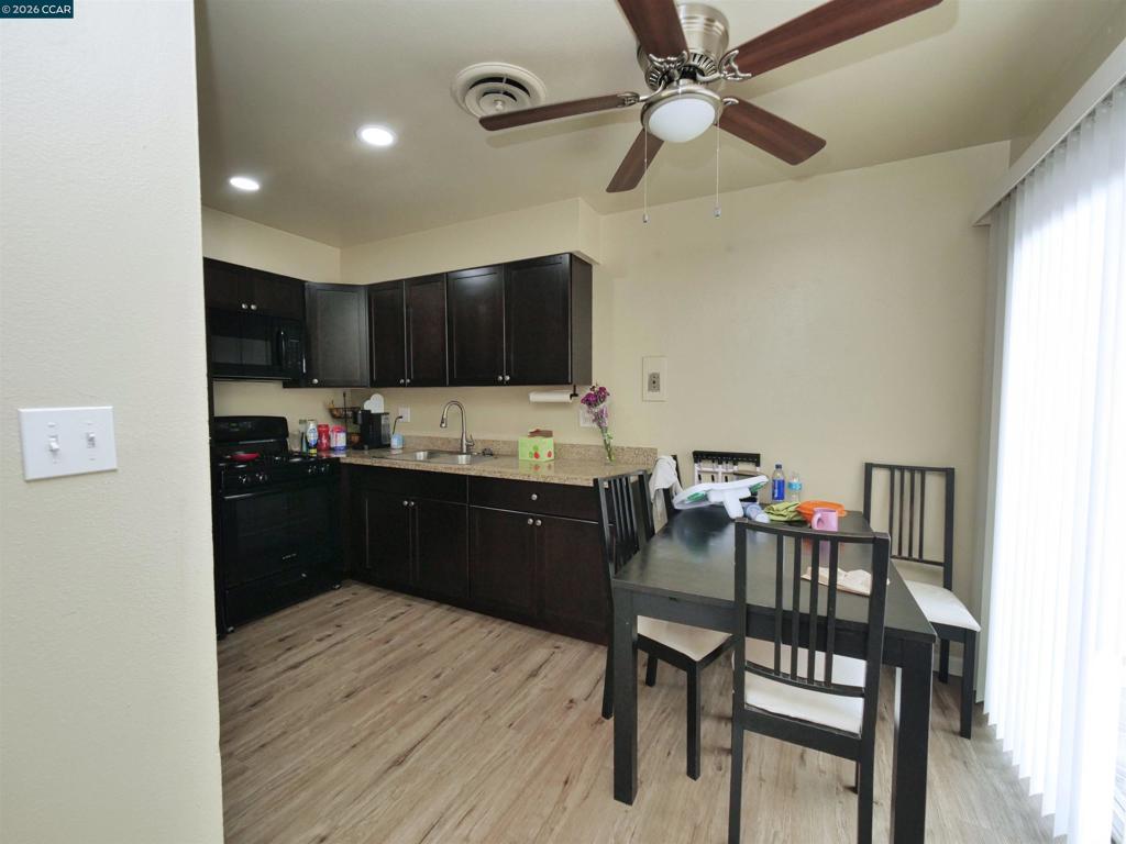 220 Kingston Lane, Modesto, CA 95354-3110