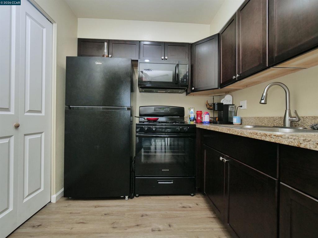 220 Kingston Lane, Modesto, CA 95354-3110