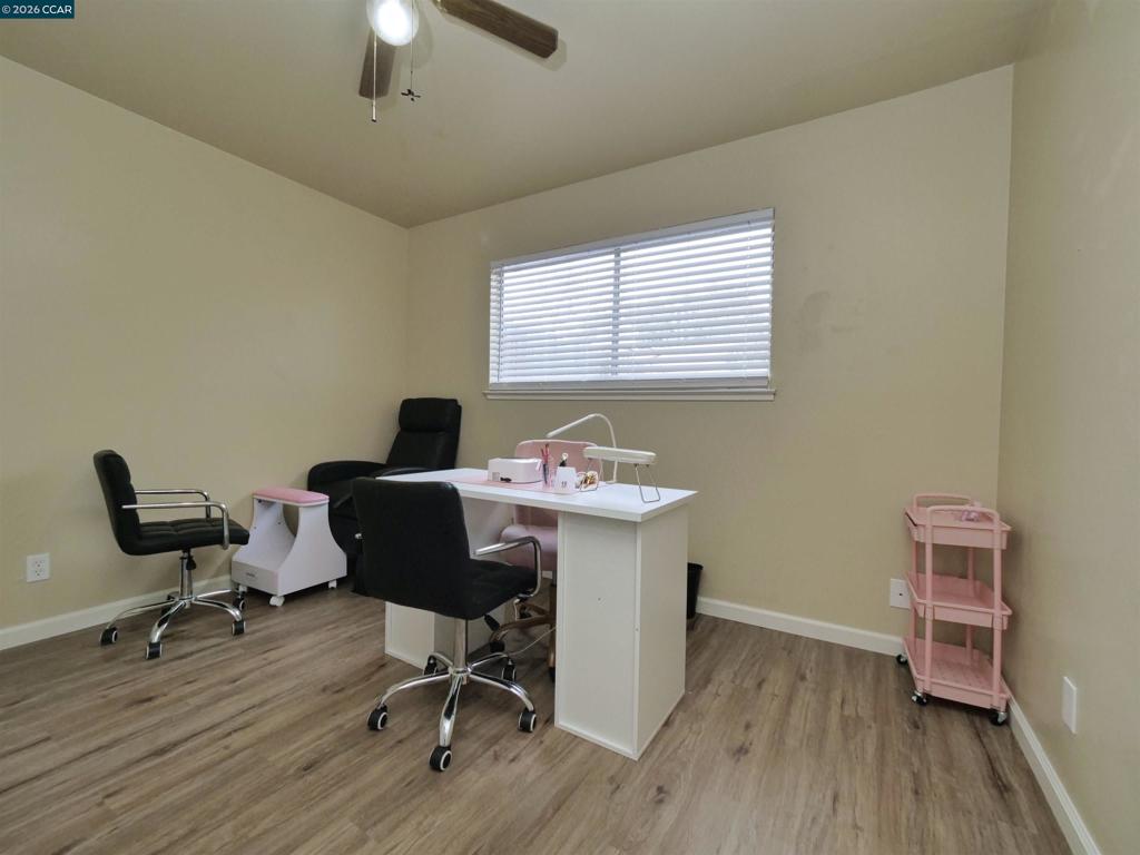 220 Kingston Lane, Modesto, CA 95354-3110