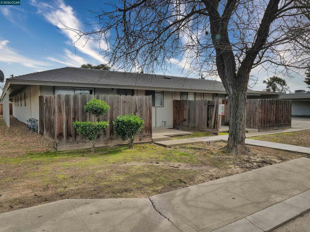 216 216 Kingston Lane, Modesto, CA 95354-3154