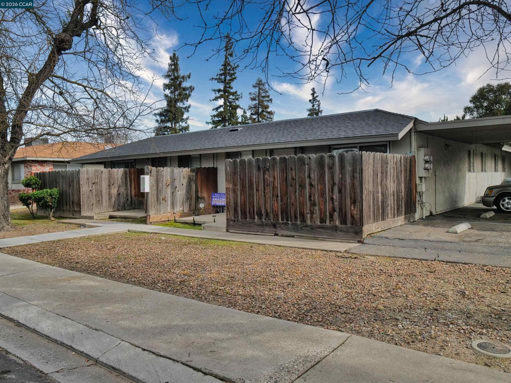 216 216 Kingston Lane, Modesto, CA 95354-3154