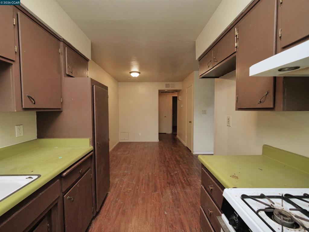 216 216 Kingston Lane, Modesto, CA 95354-3154