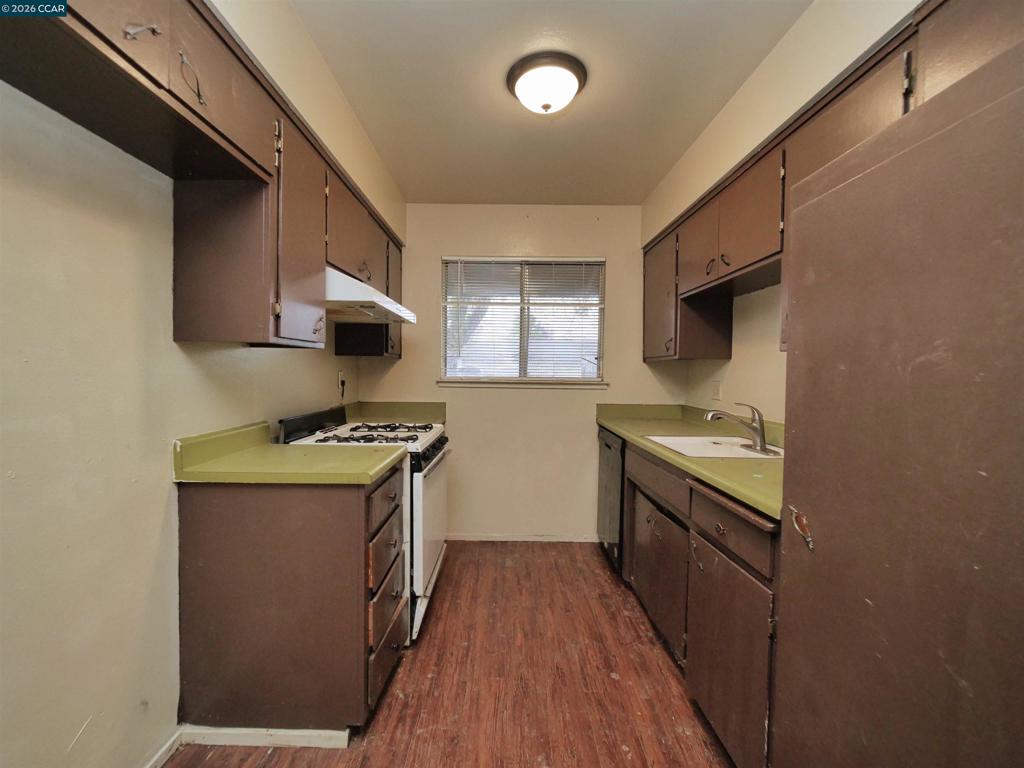 216 216 Kingston Lane, Modesto, CA 95354-3154