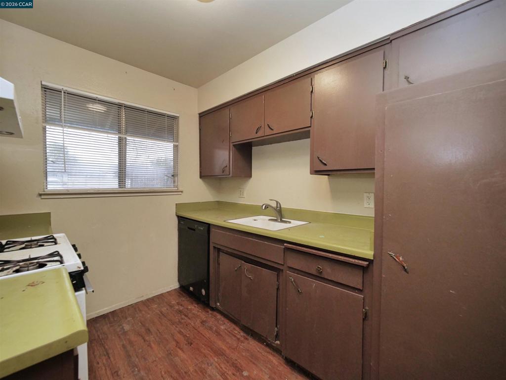 216 216 Kingston Lane, Modesto, CA 95354-3154