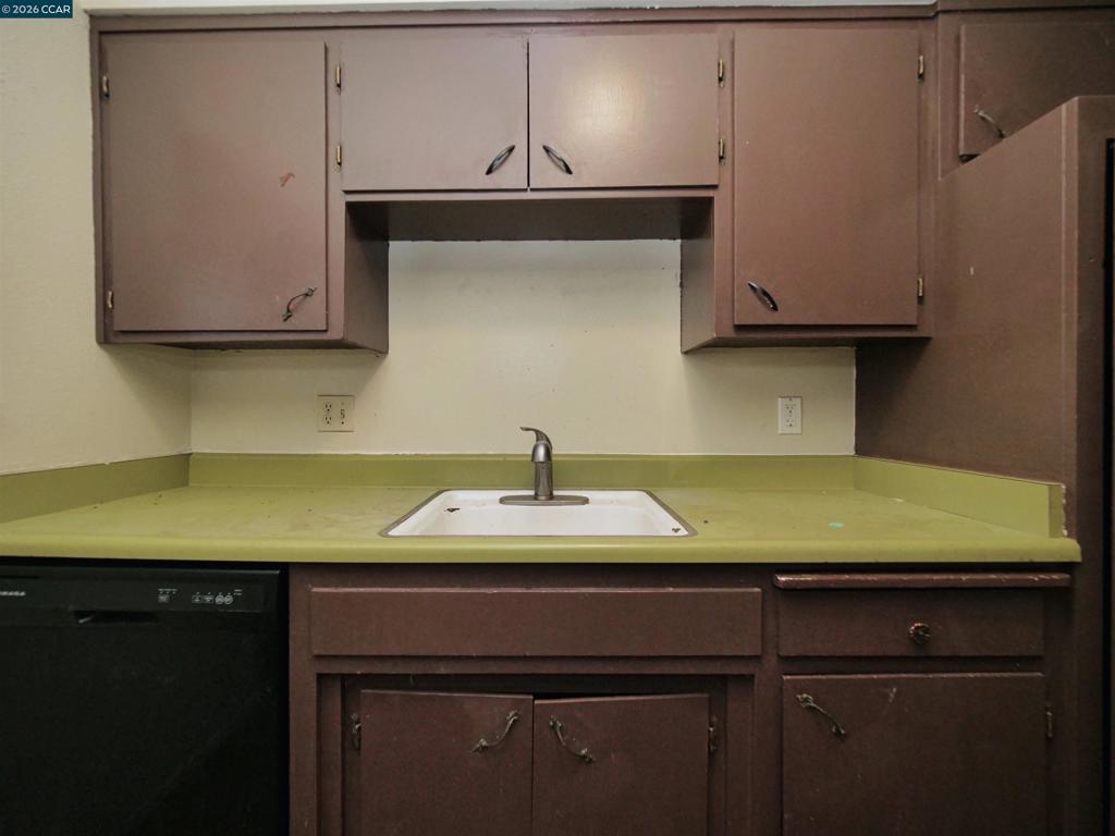 216 216 Kingston Lane, Modesto, CA 95354-3154