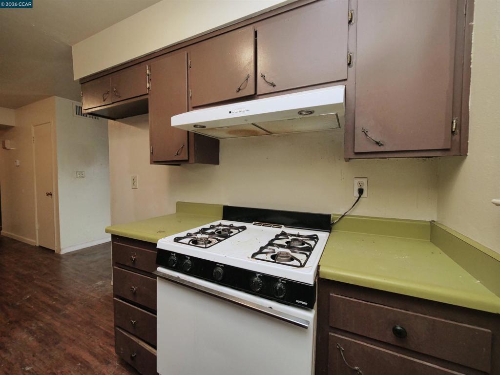 216 216 Kingston Lane, Modesto, CA 95354-3154