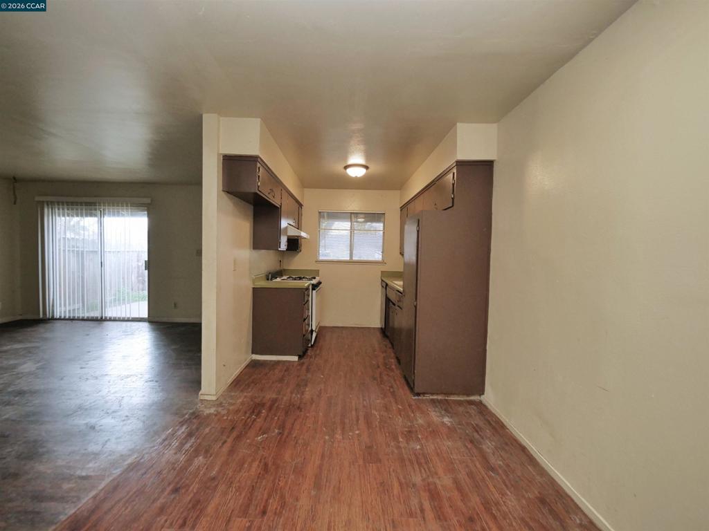 216 216 Kingston Lane, Modesto, CA 95354-3154