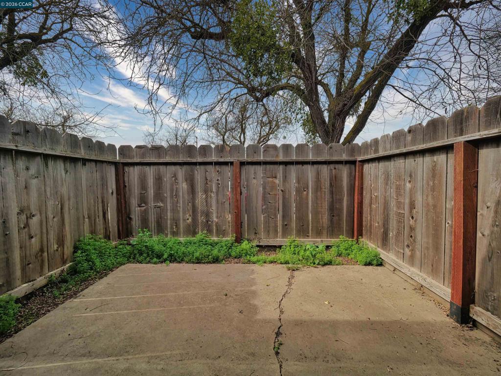 216 216 Kingston Lane, Modesto, CA 95354-3154